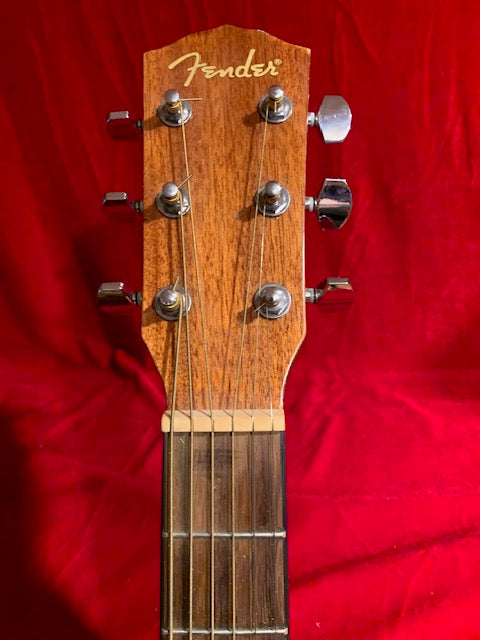 Fender CD 60 Dreadnought w/Case