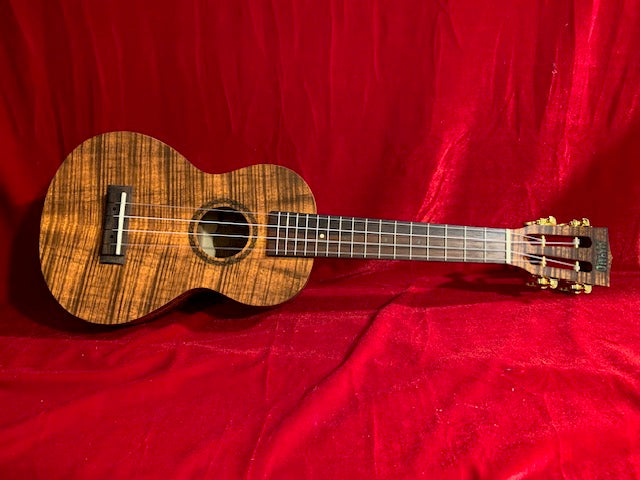 Mahalo MASKA-U Artist Elite Koa Concert Ukulele w/ Bag