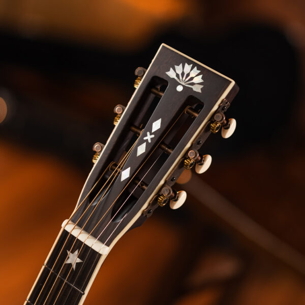 Washburn R310K Victorian Parlor Acoustic Guitar w/Gigbag, Antique Brown